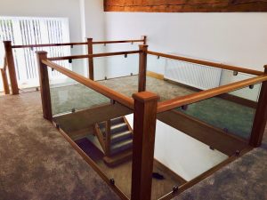 Oak, Double Landing, Carpeted, Chrome Glass