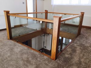 Oak, Double Landing, Carpeted, Chrome Glass
