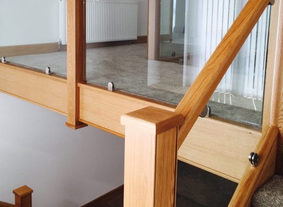 oak staircase capping and glass balustrade